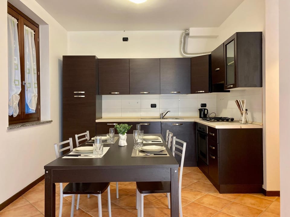 Kitchen or kitchenette, Dining area, pet friendly, stove