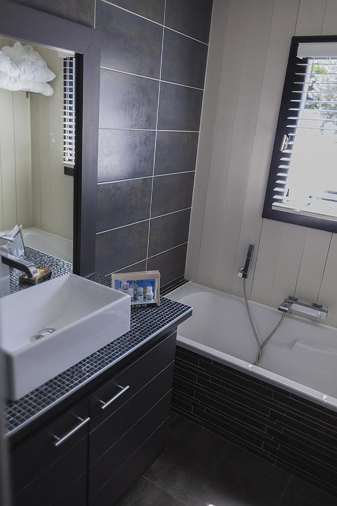 Bathroom, Bath, towels