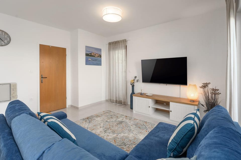 TV and multimedia, Seating area, Evening entertainment