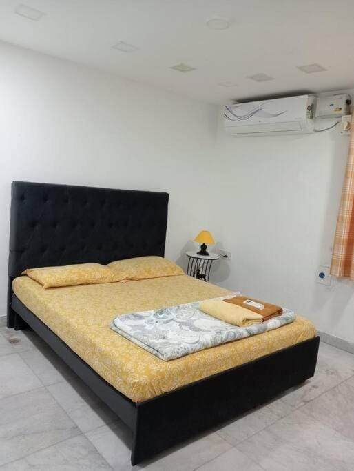 Bedroom, air conditioner