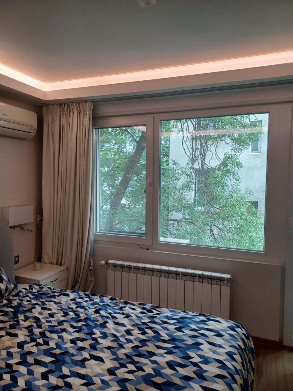 Property building, Bed, Bedroom