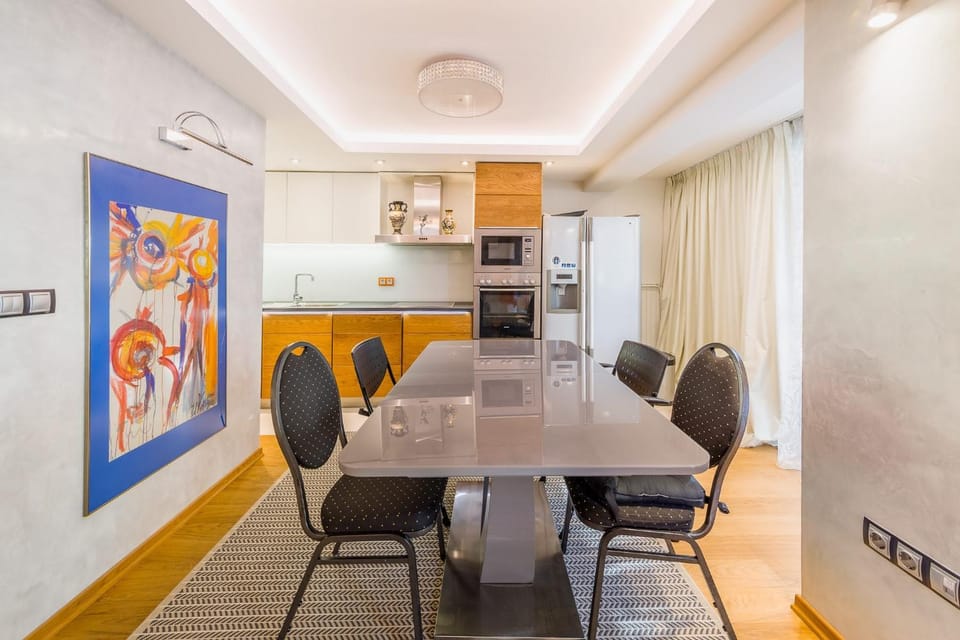 Kitchen or kitchenette, Seating area, Dining area, pet friendly