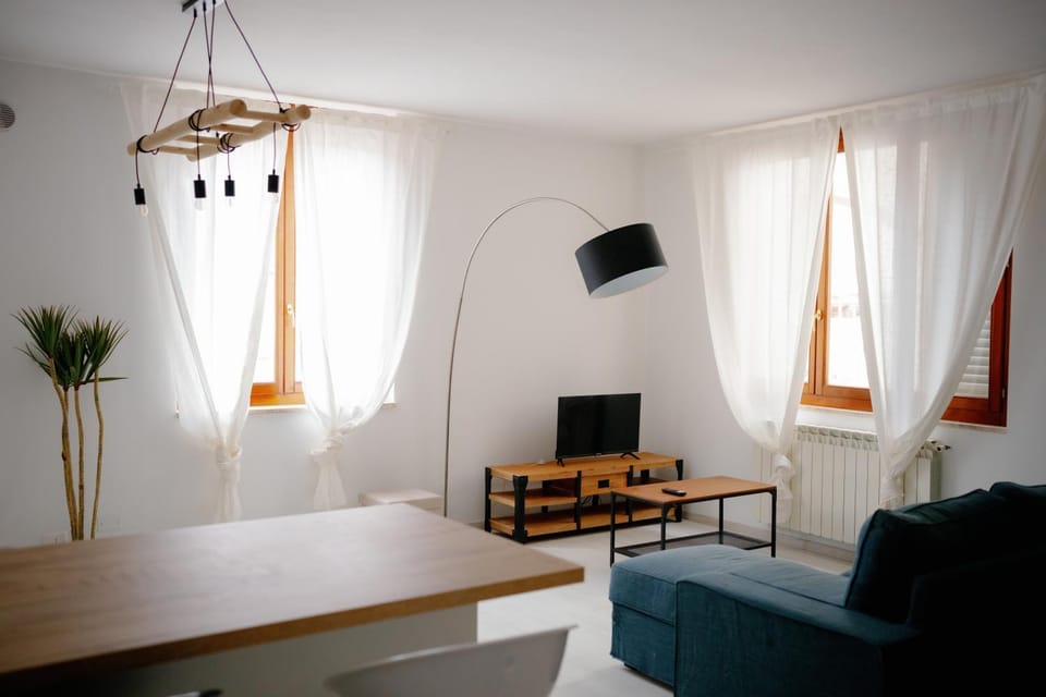 Communal lounge/ TV room, TV and multimedia, Living room, Seating area, Evening entertainment