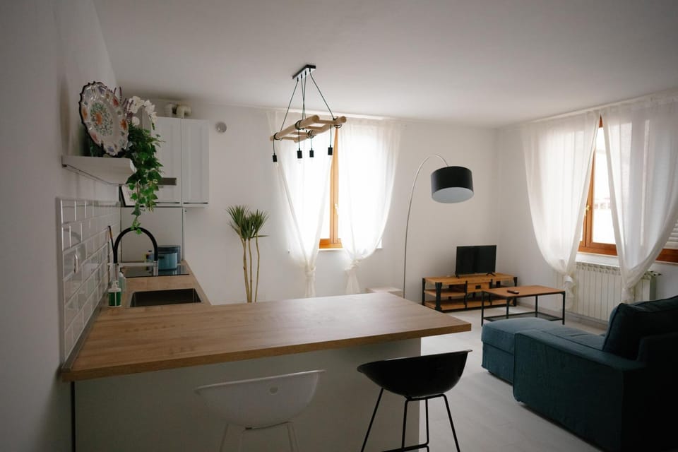 Living room, Photo of the whole room, Seating area, Dining area, hair dresser