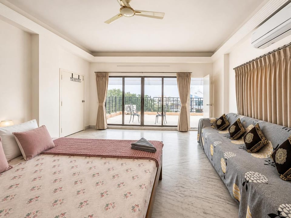 Bed, Photo of the whole room