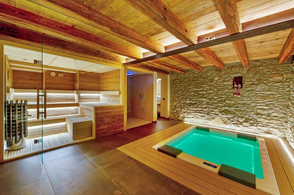 Hot Tub, Sauna, Swimming pool