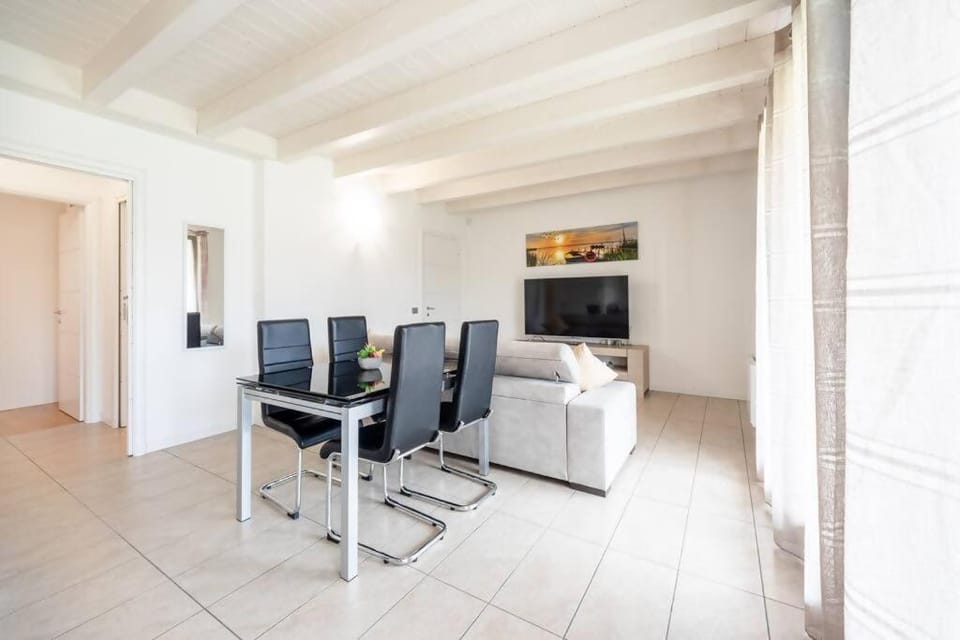 [Gardaland_Luxury_Apartment] Pool & Free Parking Apartment in Lake Garda