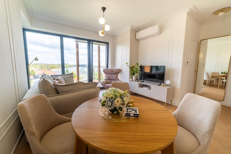 TV and multimedia, Living room, Seating area, Dining area, air conditioner