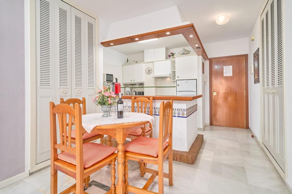 Property building, Kitchen or kitchenette, Living room