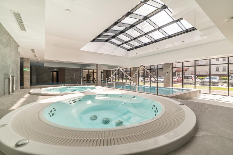 Hot Tub, Swimming pool