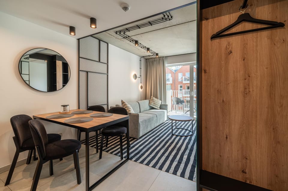 Photo of the whole room, Dining area