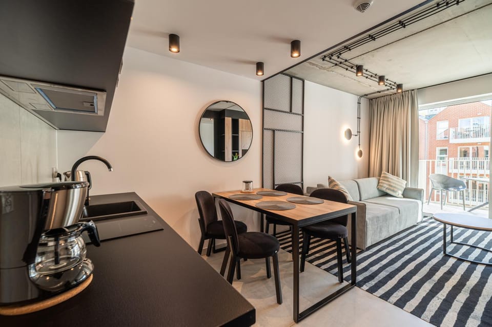 Kitchen or kitchenette, Seating area, Dining area