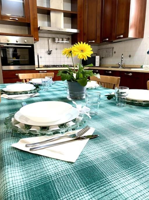 Kitchen or kitchenette, Dining area, stove