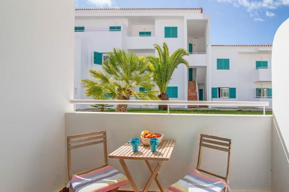 Property building, Patio, Day, View (from property/room), Balcony/Terrace, Dining area, Drinks