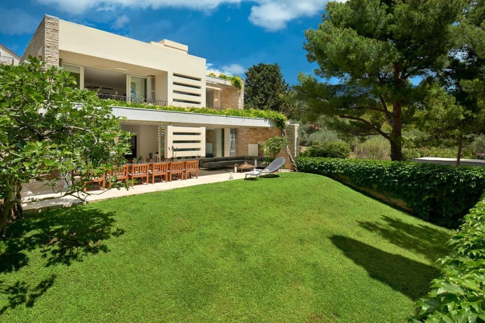 Property building, Garden, Garden, Balcony/Terrace, Seating area, Dining area