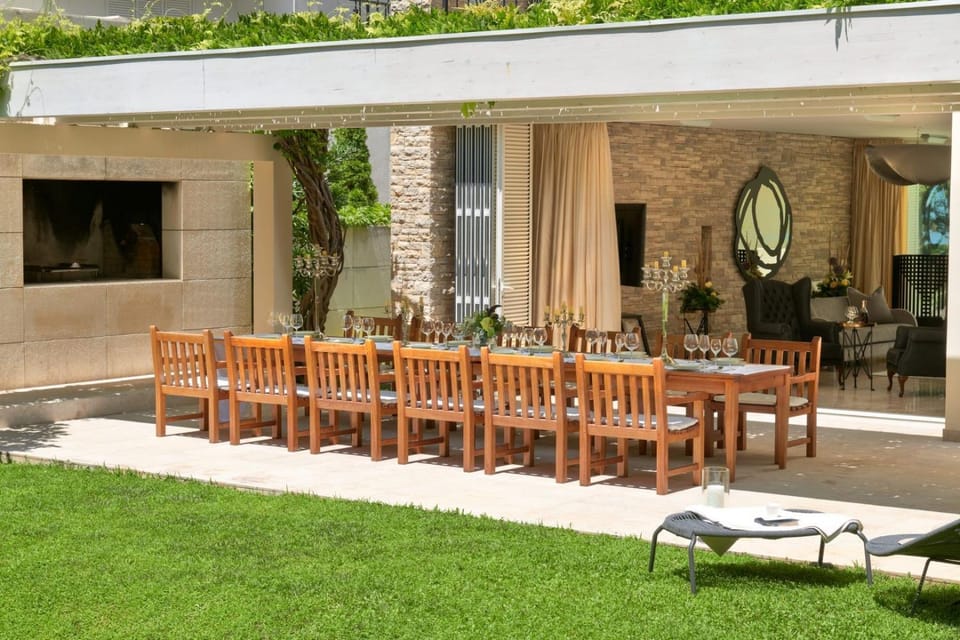 Property building, BBQ facilities, Garden, Garden, Balcony/Terrace, Seating area, Dining area