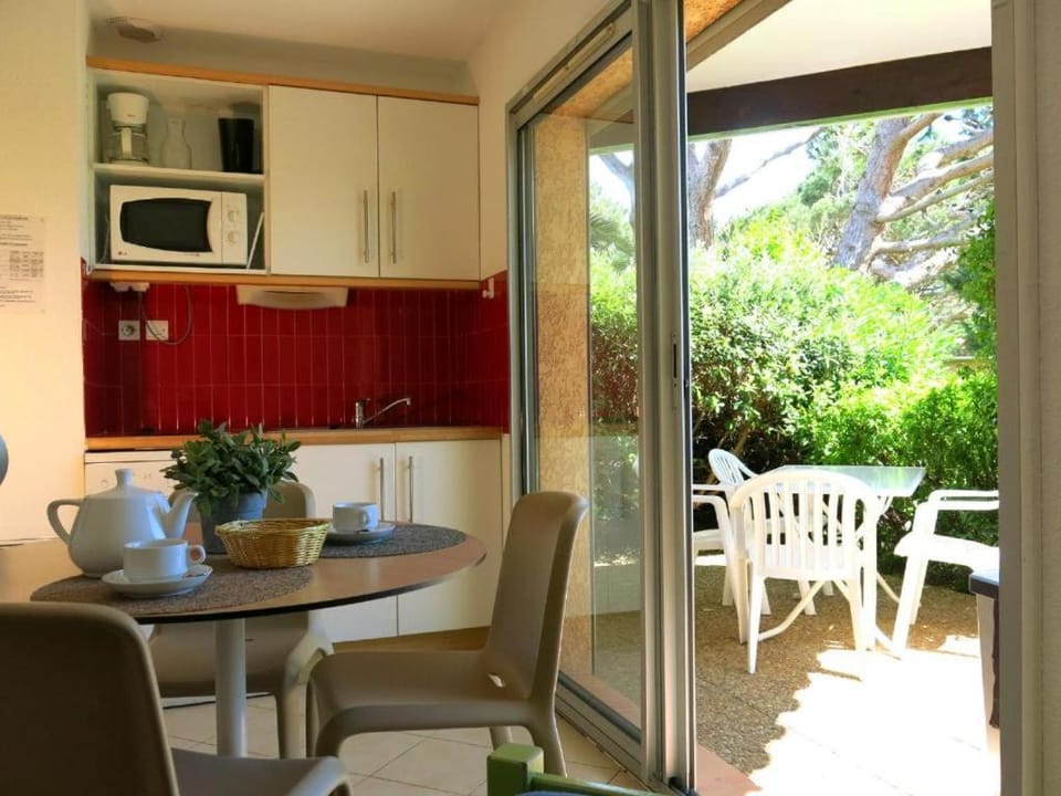 Résidence Agathos (un jardin sur la plage) House in Saint-Raphael