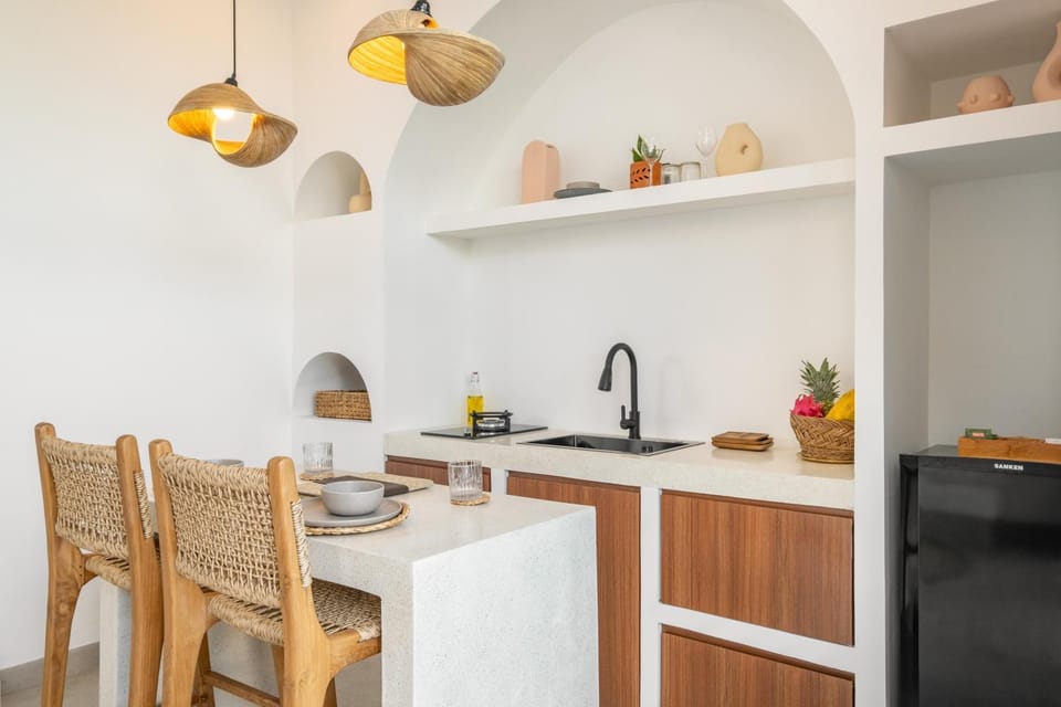 Kitchen or kitchenette, Dining area