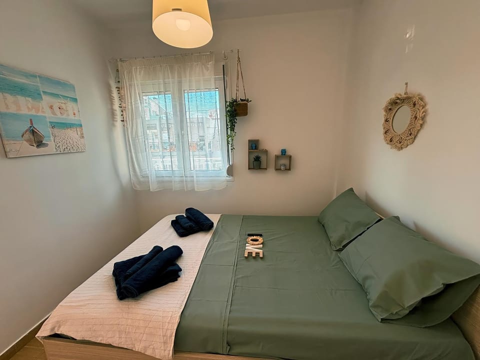 Bedroom, towels