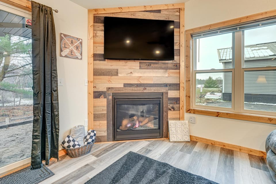 Castle Rock Lake Cabin: Water & Trail Access! Cabin in Castle Rock Lake