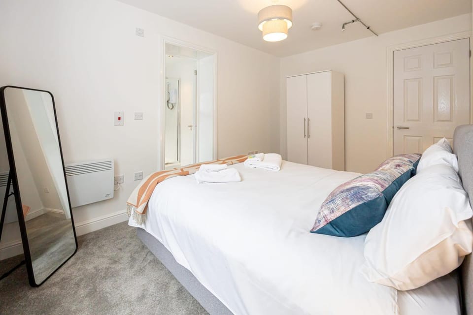 Bed, Bedroom, towels, wardrobe