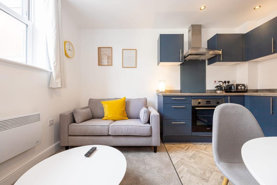 Kitchen or kitchenette, Living room, Seating area, Dining area