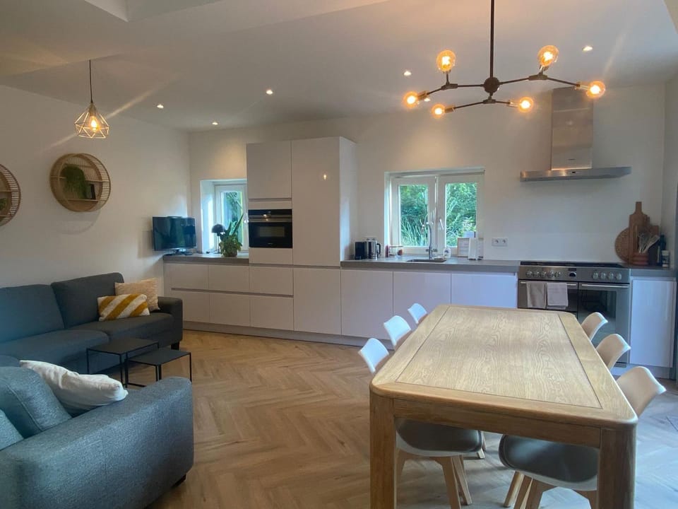 Kitchen or kitchenette, Living room, Food, oven, kitchen