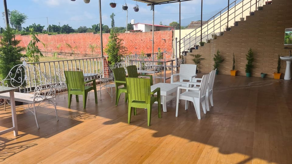 Seating area, Dining area