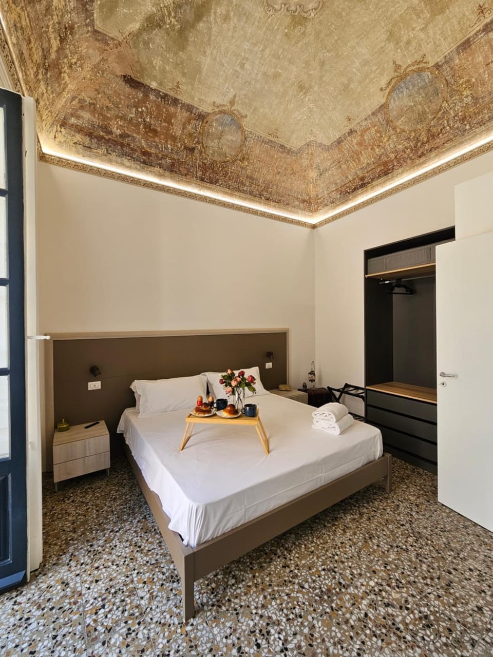 Bed, Decorative detail, Bedroom, wardrobe