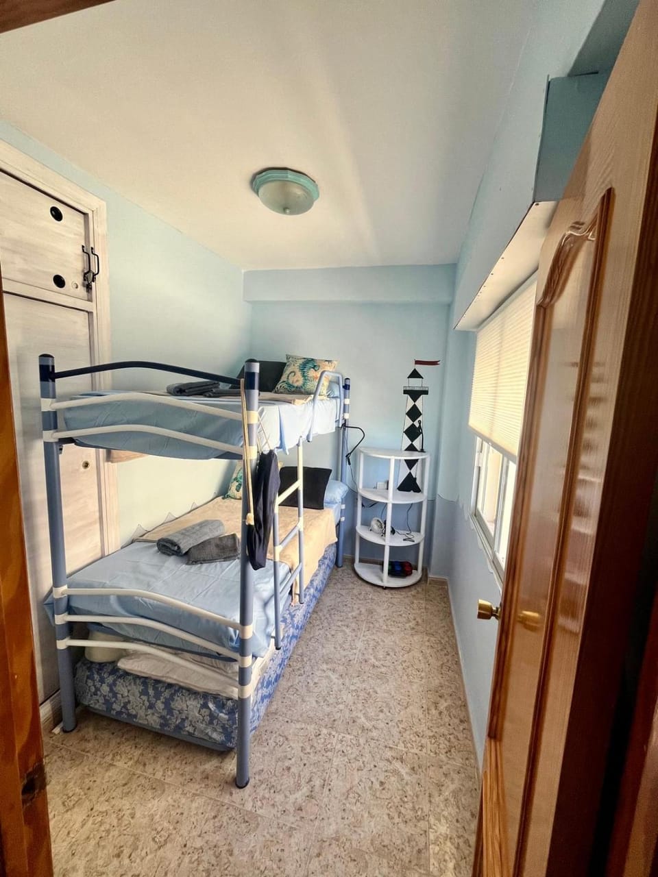 Bedroom, Text overlay, children, bunk bed
