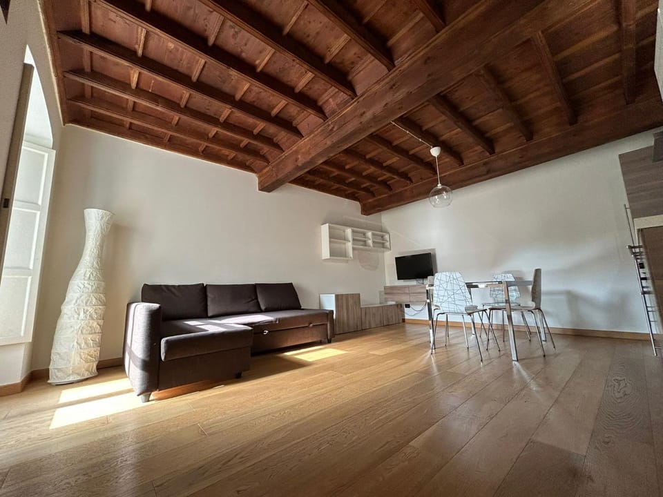 TV and multimedia, Living room, Dining area