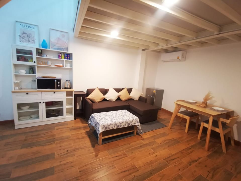 Proud Room & wifi Hostel in Pattaya City
