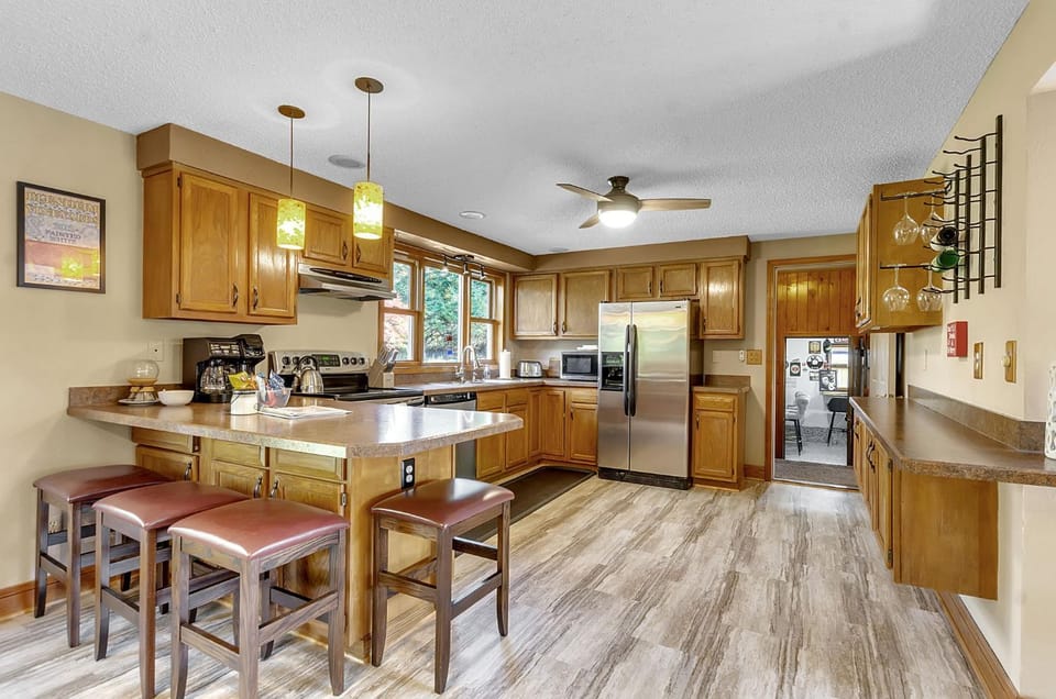 Coffee/tea facilities, Kitchen or kitchenette, Dining area, dishwasher, oven, stove, toaster