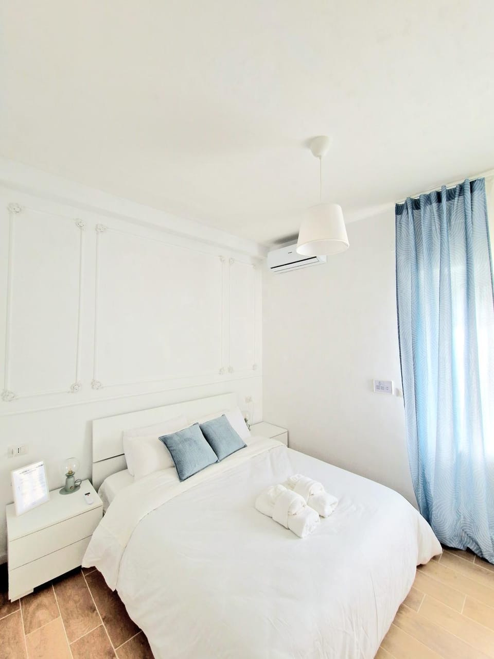 Bed, Photo of the whole room, Bedroom, towels, air conditioner