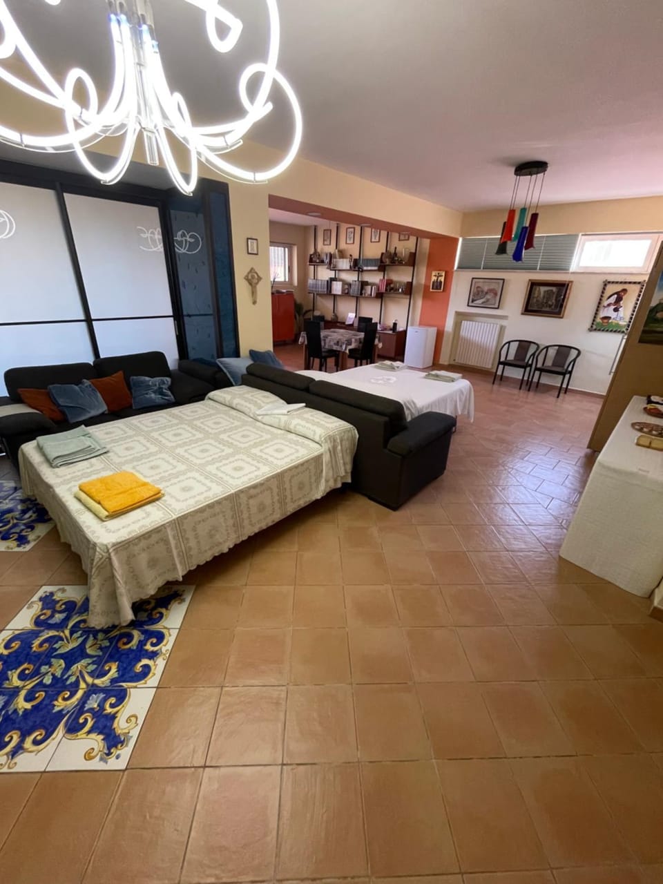 Bed, Living room, Photo of the whole room, Dining area, Bedroom