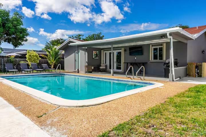 Garden, Garden view, Pool view, Swimming pool, sunbed