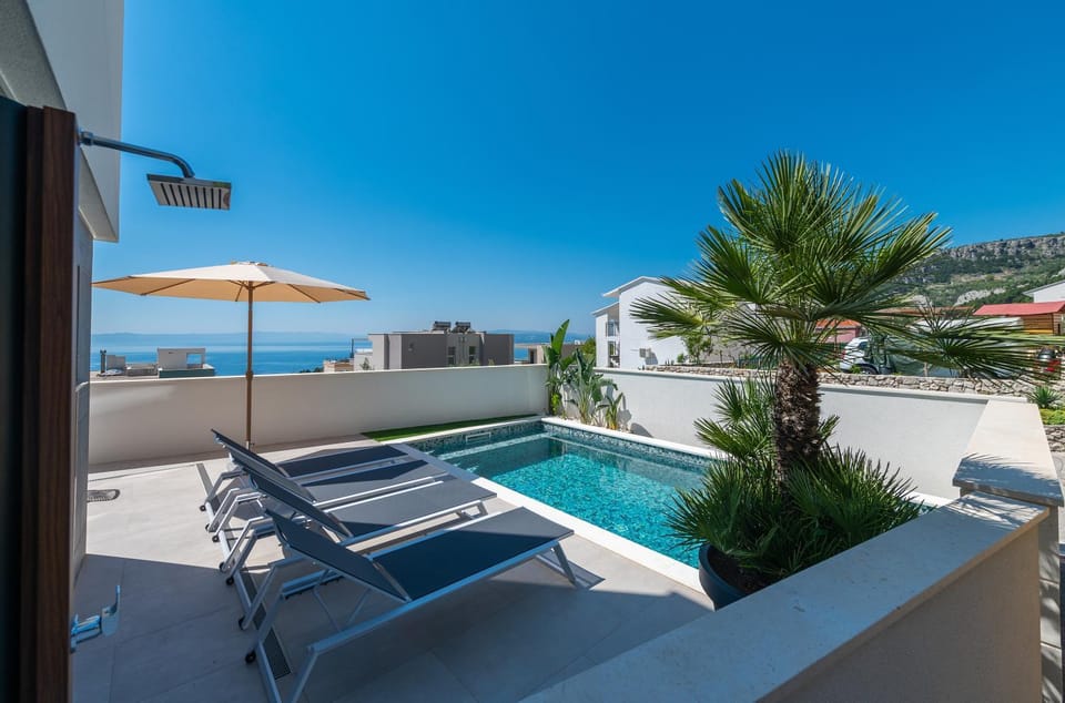 Pool view, Swimming pool