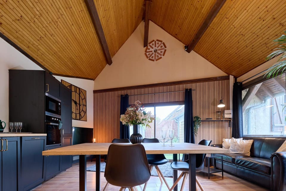 TV and multimedia, Living room, Seating area, Dining area, oven