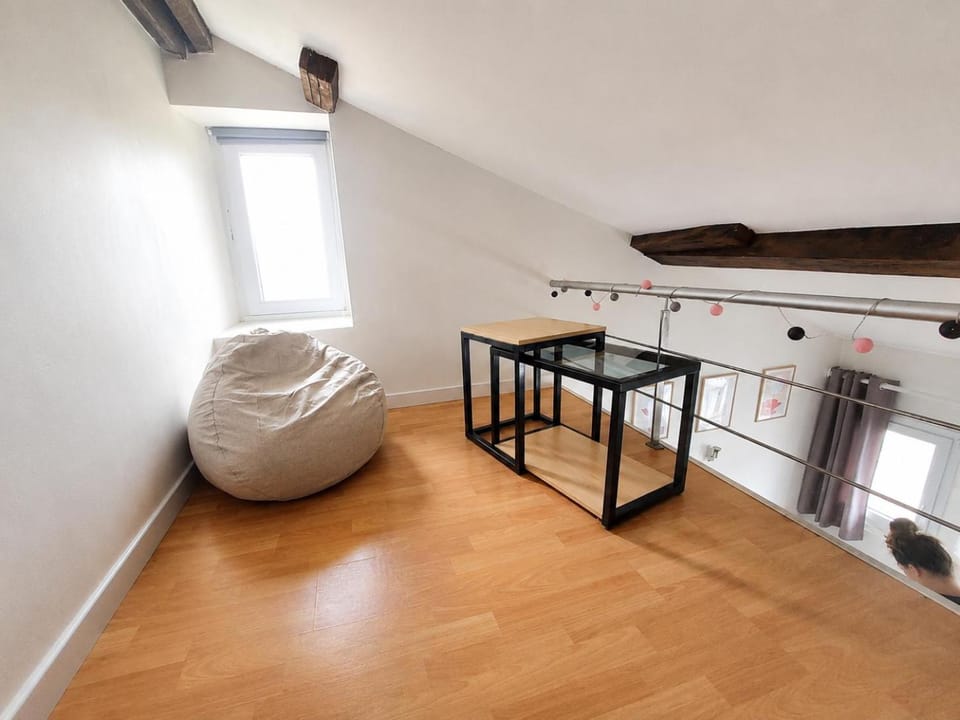 Appartement T3 vue place Vival - Coeur de Figeac médiéval - Parking Apartment in Figeac