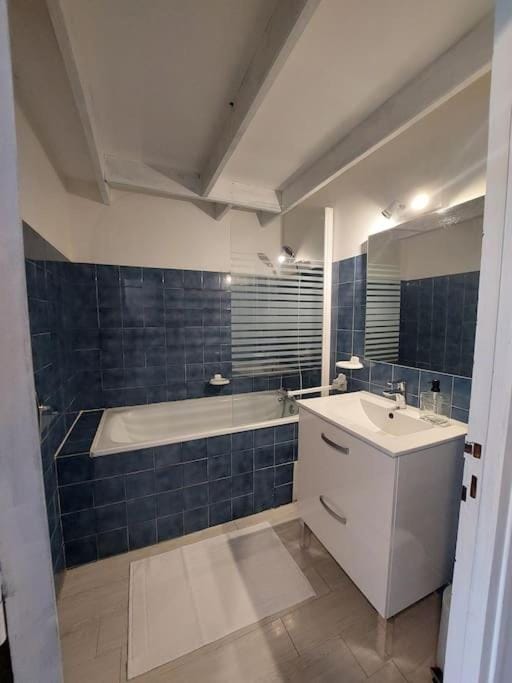 Appt lumineux, vue place Vival Apartment in Figeac