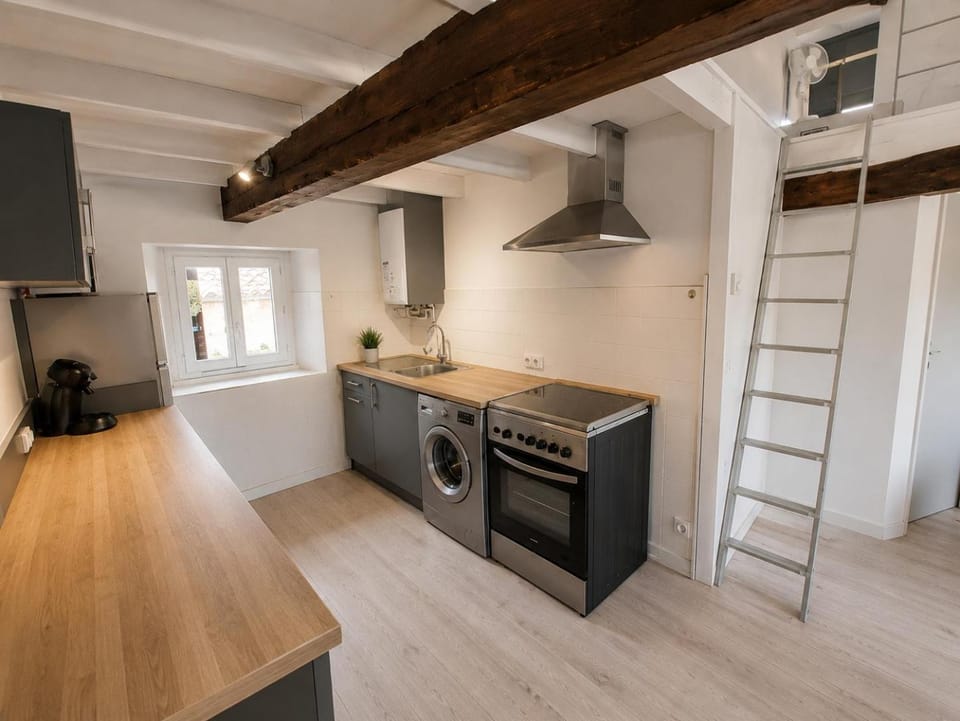 Appartement T3 vue place Vival - Coeur de Figeac médiéval - Parking Apartment in Figeac