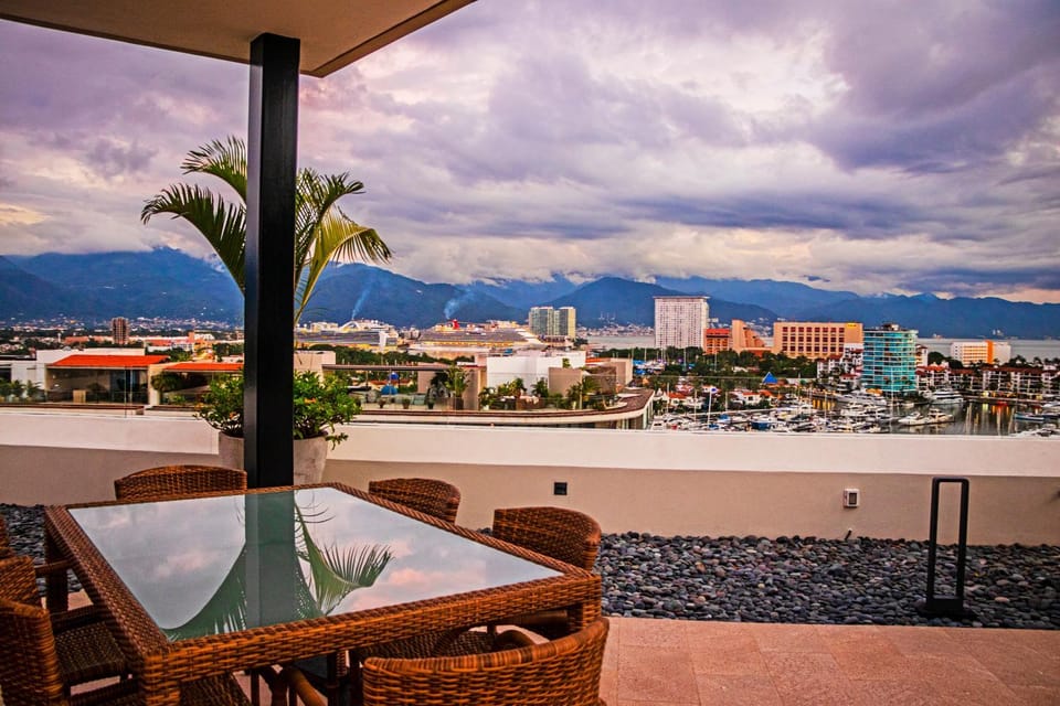 Balcony/Terrace, Mountain view