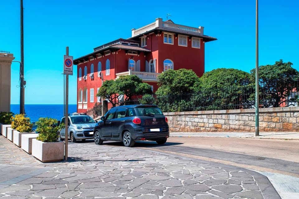 Property building, Facade/entrance, Natural landscape, Sea view, Street view, Parking