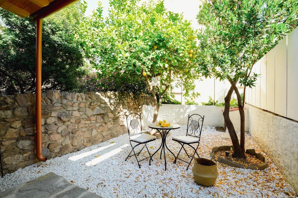 Patio, Spring, Day, Garden, View (from property/room), Balcony/Terrace, Dining area, Garden view