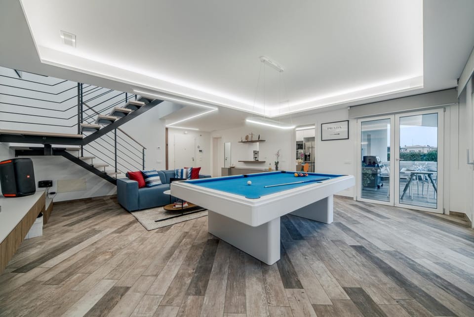Billiard, Living room