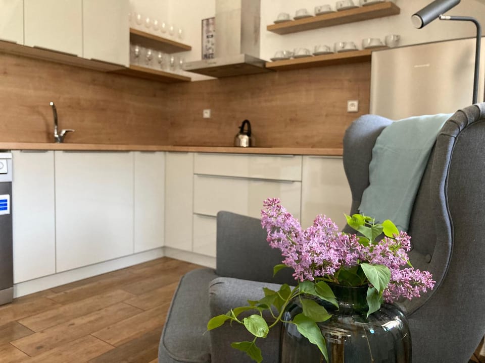 Kitchen or kitchenette, Seating area