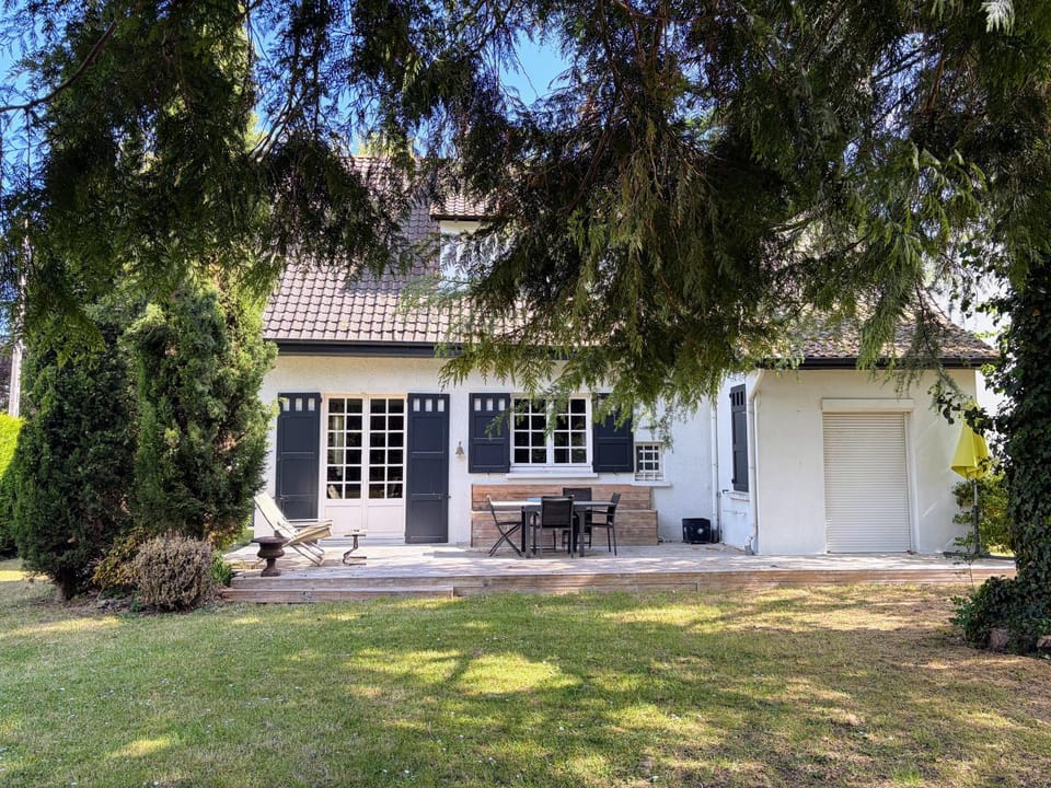 Property building, Patio, Garden