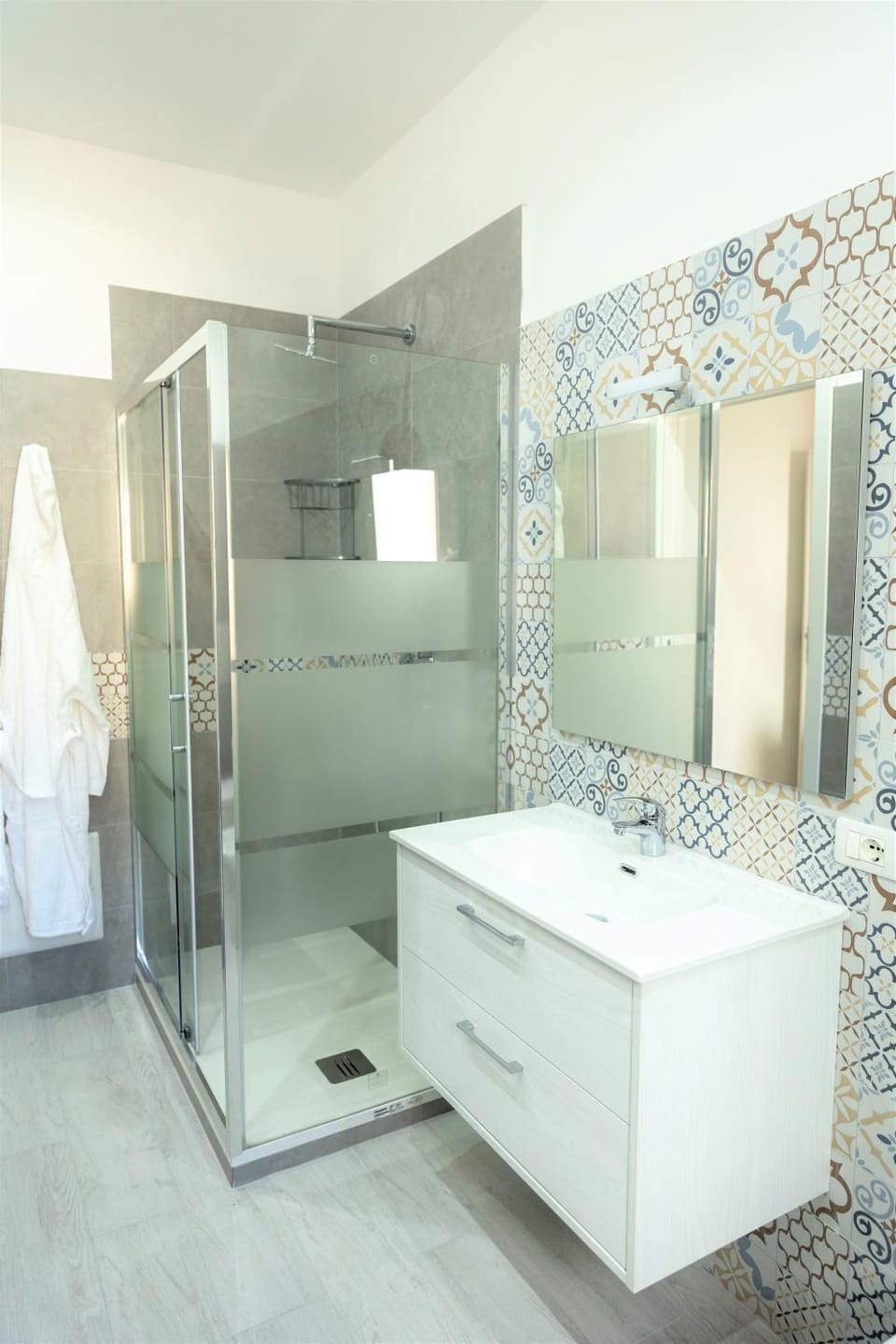 Shower, Bathroom, towels