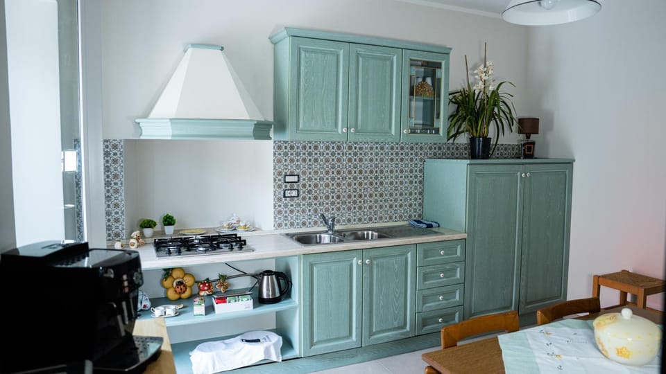 Kitchen or kitchenette