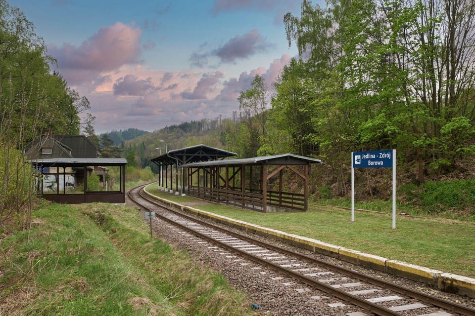 Off site, Neighbourhood, Location